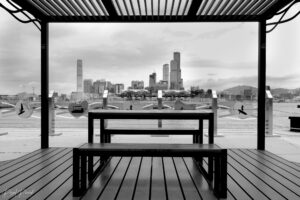 Errances urbaines à Hong-Kong. Photo noir et blanc de Pascal Picard